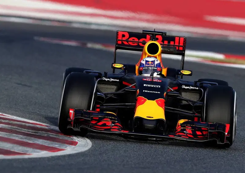 L'australiano Daniel Ricciardo al volante della RB12