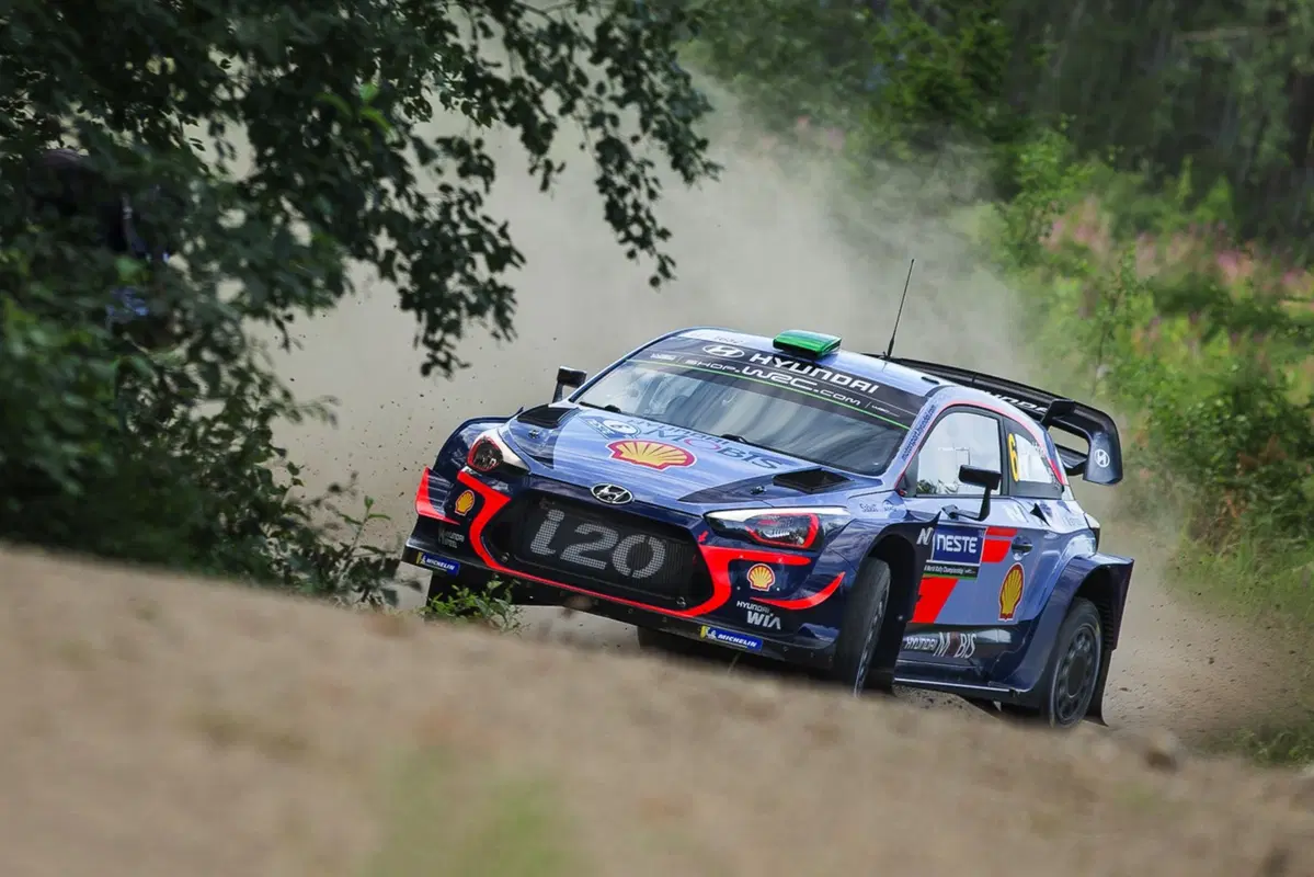 WRC18 Finlandia. Lampi rossi nel cielo di Jyvaskyla, poi “sereno” (9)