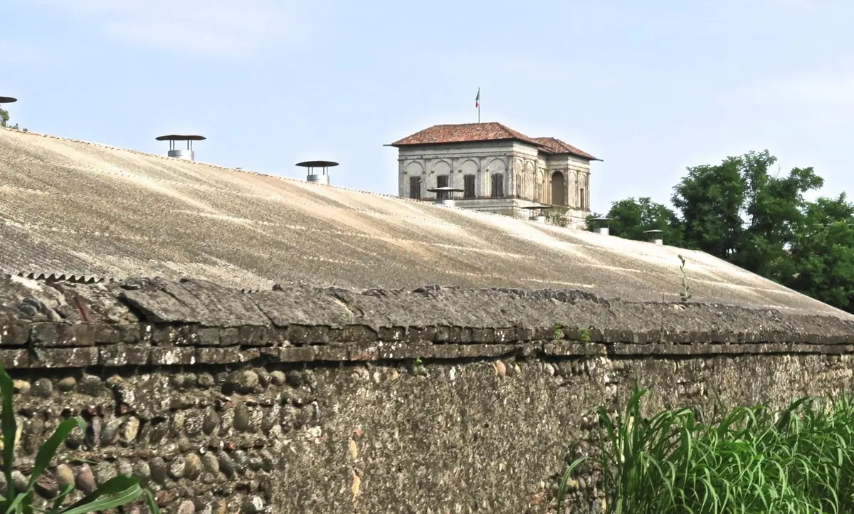 Ferrari 400i Spider, viaggio nella Bassa