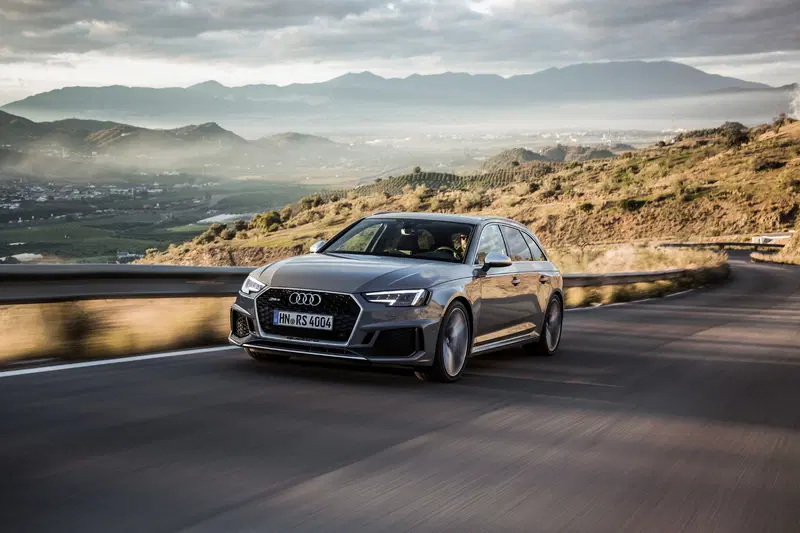 Audi RS4 | Un'esperienza di guida al top, ma serve aggressivit&agrave; [Video]