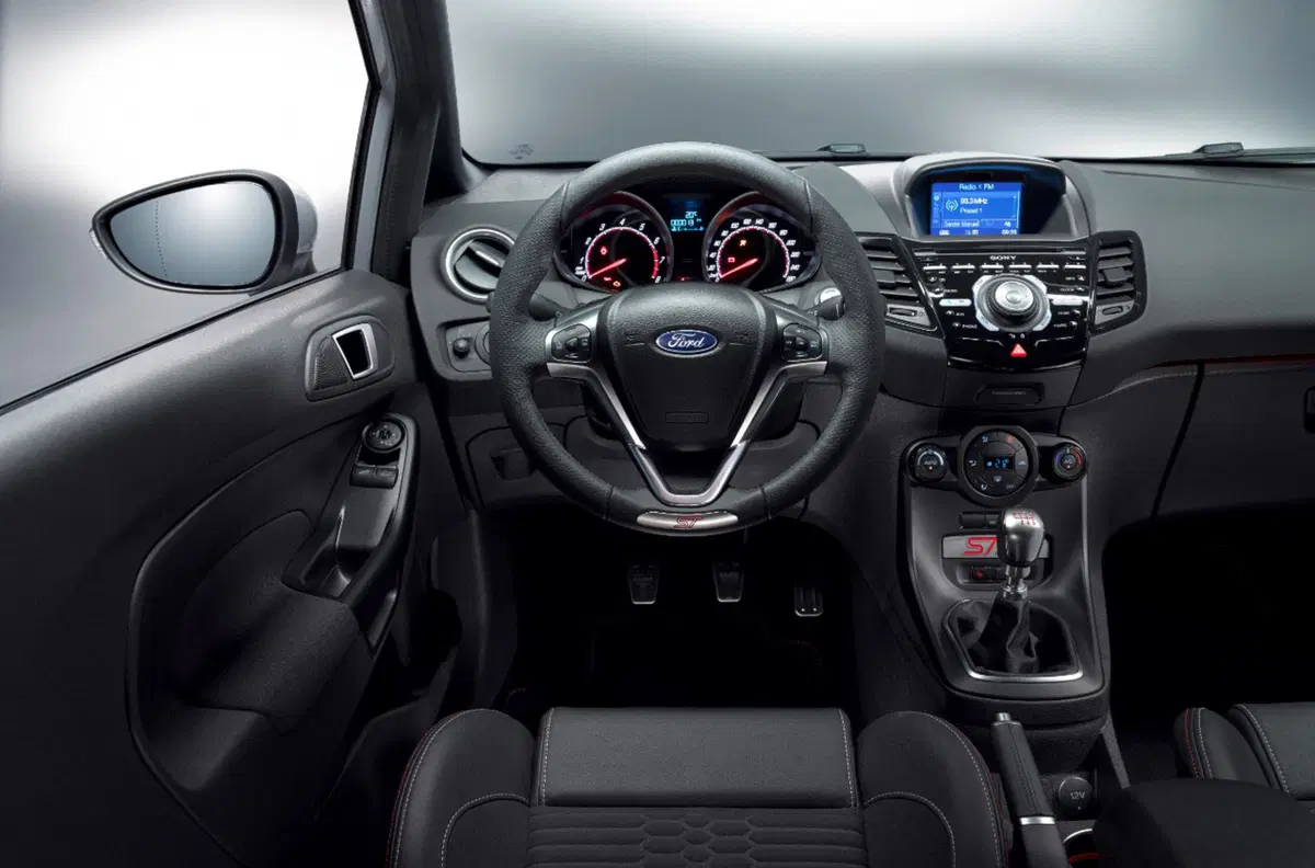Salone di Ginevra 2016, Ford presenta la nuova Fiesta ST200 (4)