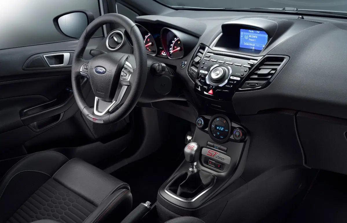 Salone di Ginevra 2016, Ford presenta la nuova Fiesta ST200 (7)