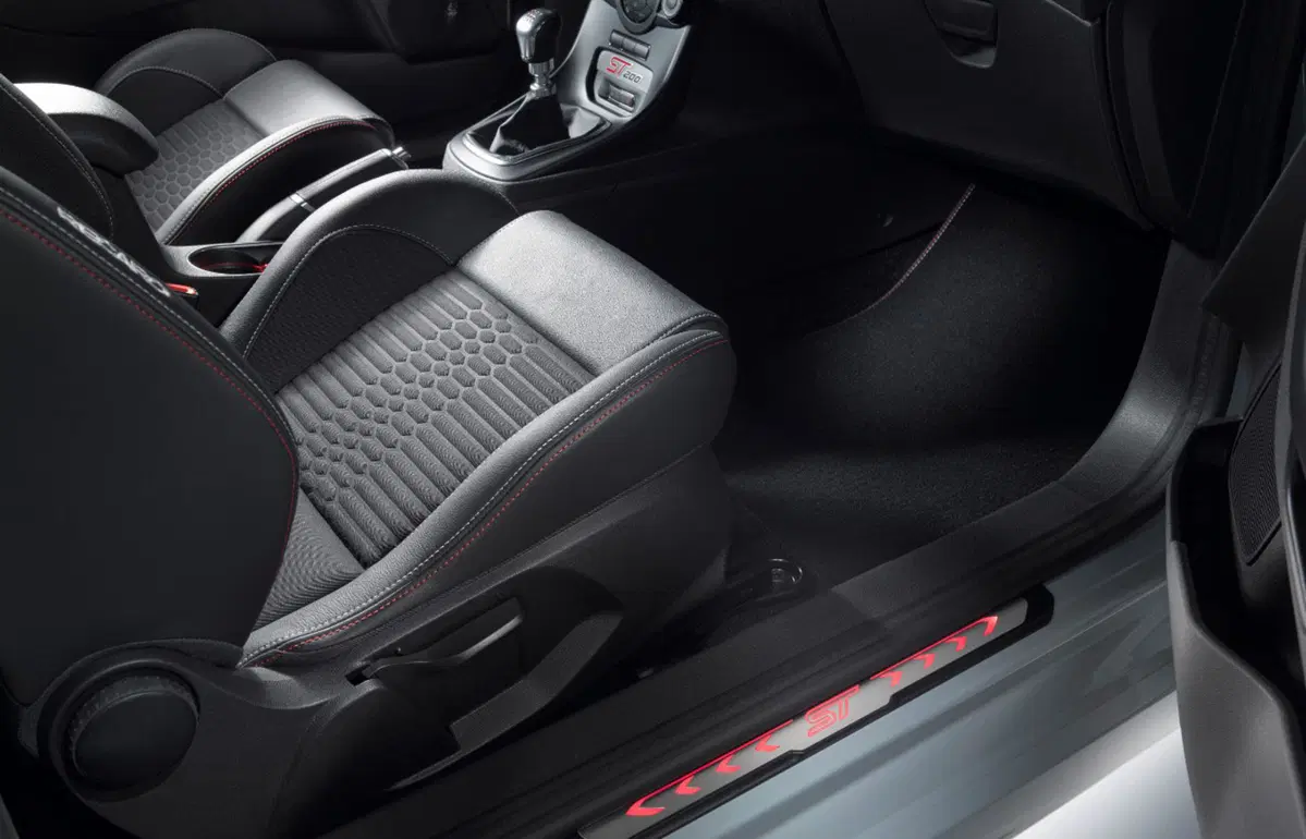Salone di Ginevra 2016, Ford presenta la nuova Fiesta ST200 (10)