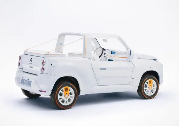 Citroen E-Mehari by Courrèges, blanc total