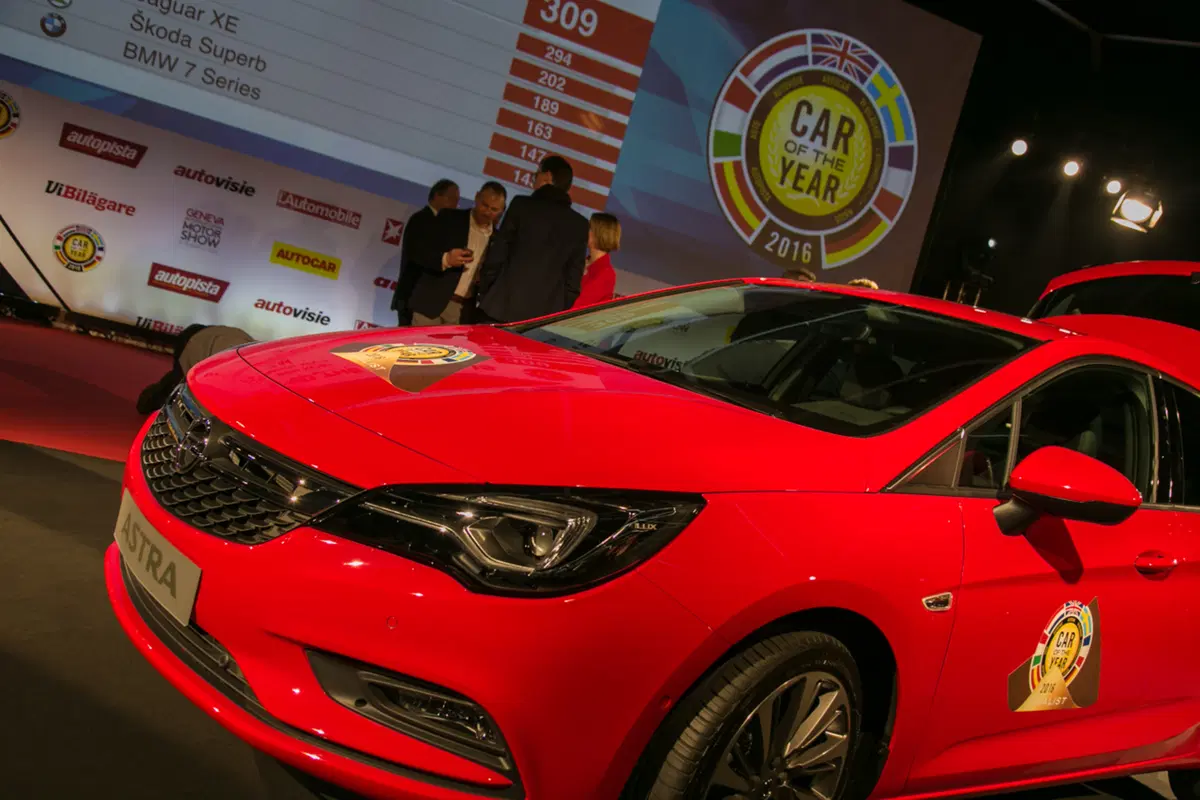 Opel Astra è Auto dell'Anno 2016 (3)