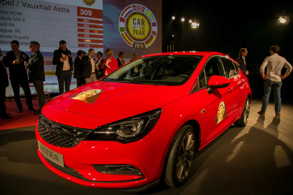 Opel Astra è Auto dell'Anno 2016 (2)