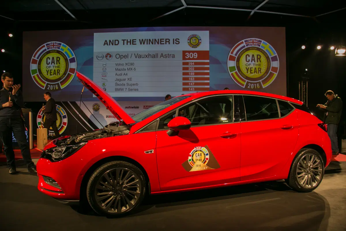 Opel Astra è Auto dell'Anno 2016