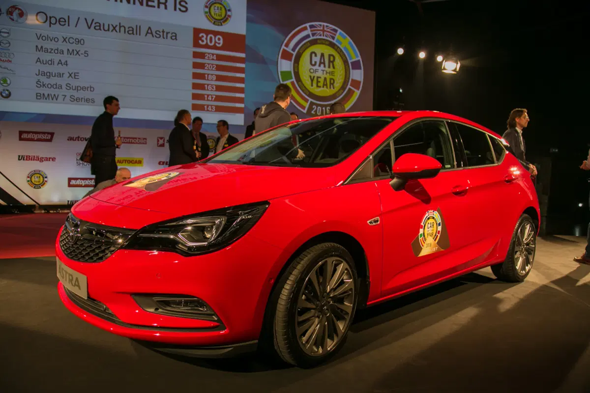Opel Astra è Auto dell'Anno 2016 [Video]