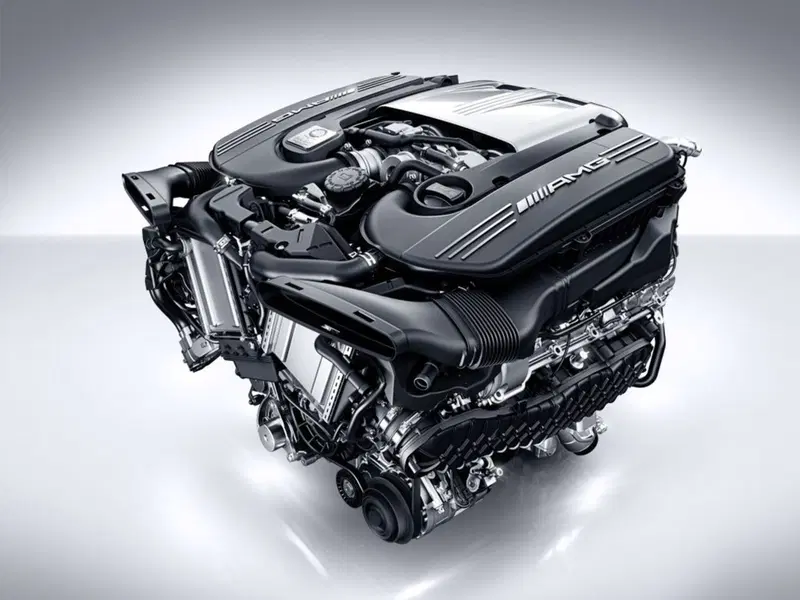 Il motore V8 da 4 litri della Mercedes-AMG C 63 S