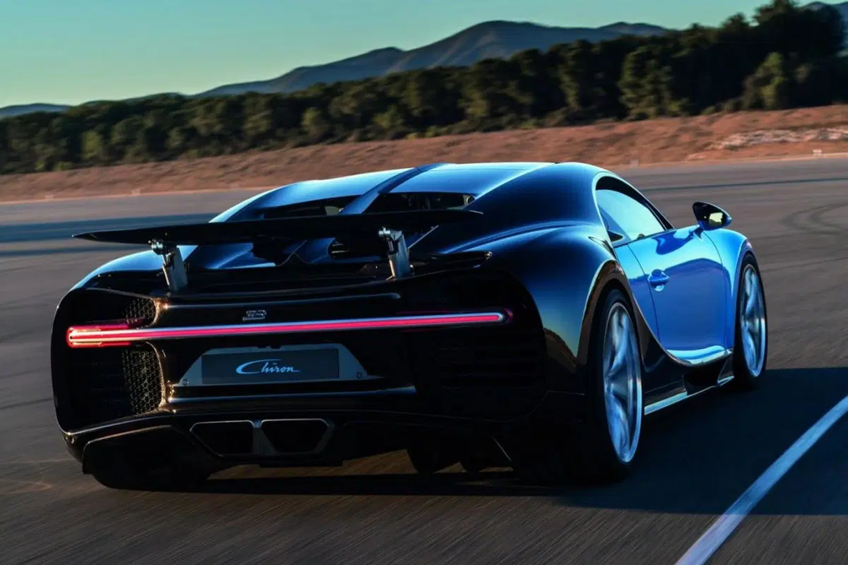 Bugatti Chiron, ecco la hypercar da 420 km/h (7)