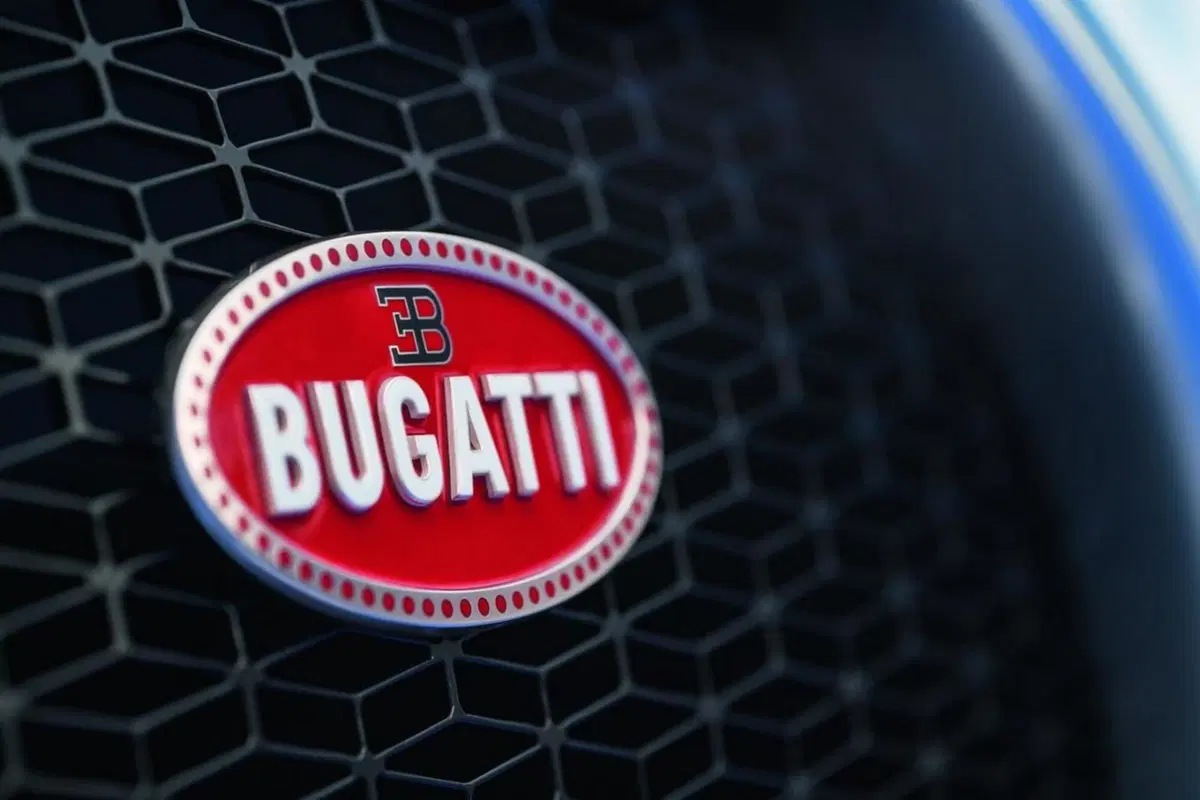 Bugatti Chiron, ecco la hypercar da 420 km/h (35)