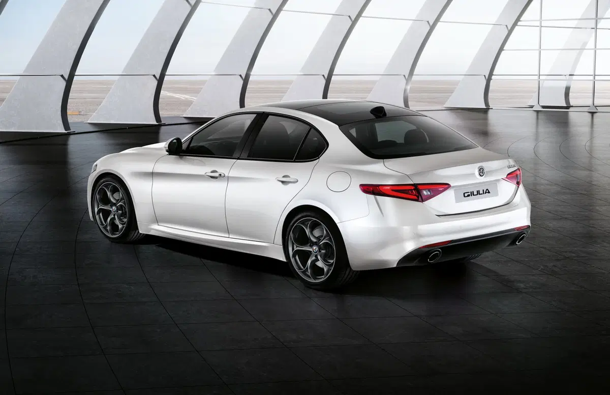 Alfa Romeo Giulia: ecco la base, convince come la Quadrifoglio