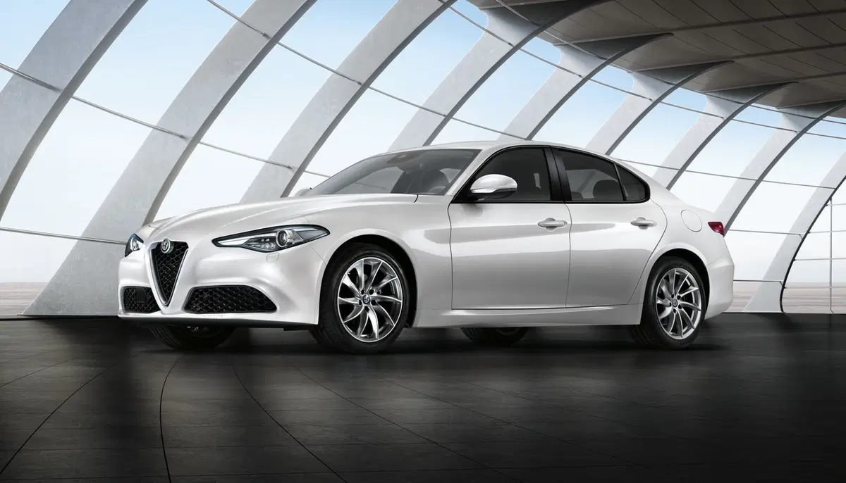 Alfa Romeo Giulia: ecco la base, convince come la Quadrifoglio (2)