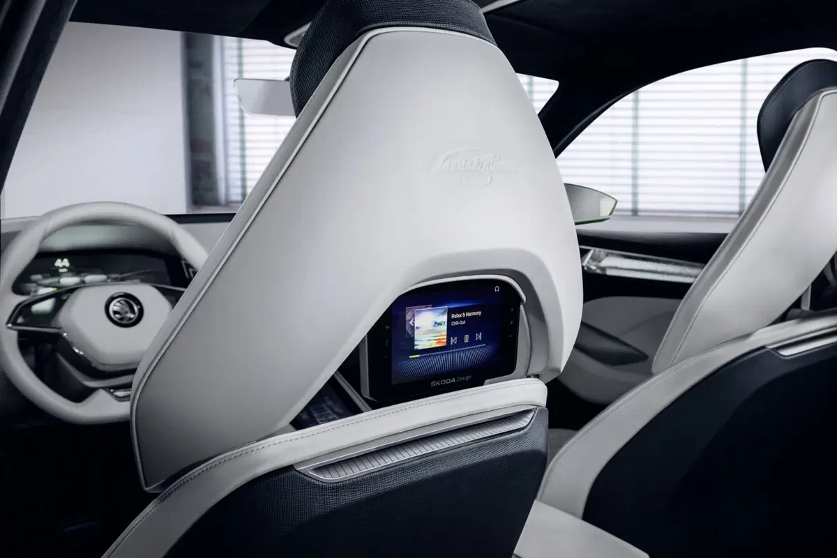 VisionS Concept: così sarà il SUV ibrido di Skoda (6)