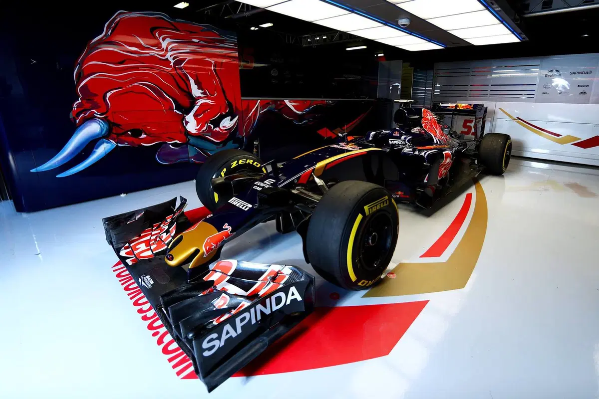 Formula 1, Toro Rosso presenta la sua livrea per il 2016