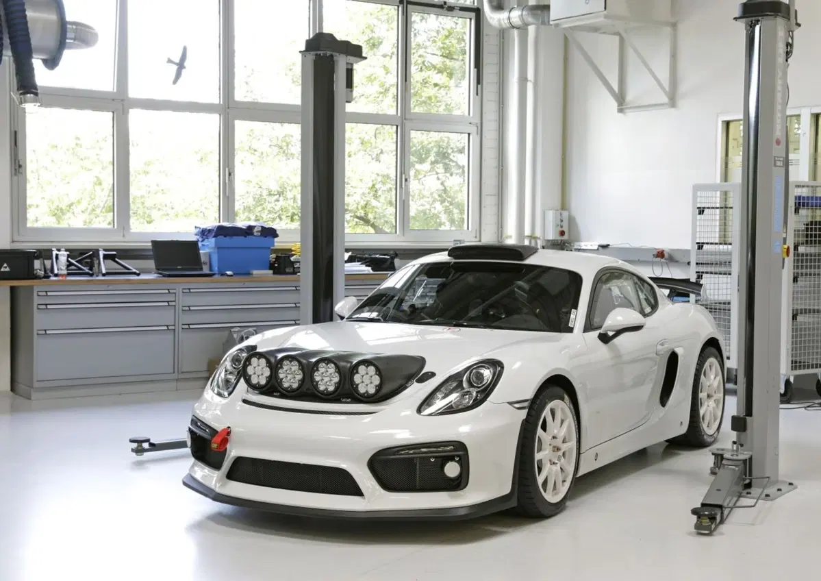 Porsche Cayman GT4 Clubsport Rally Concept, Cayman da rally (3)