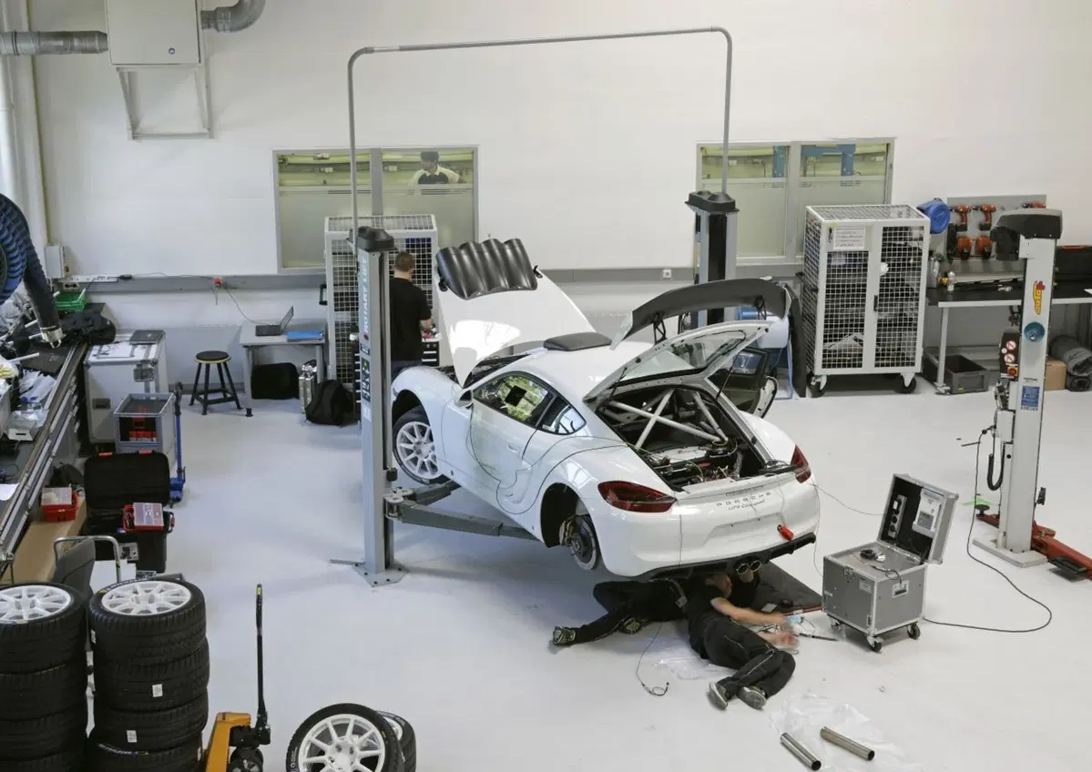 Porsche Cayman GT4 Clubsport Rally Concept, Cayman da rally (4)