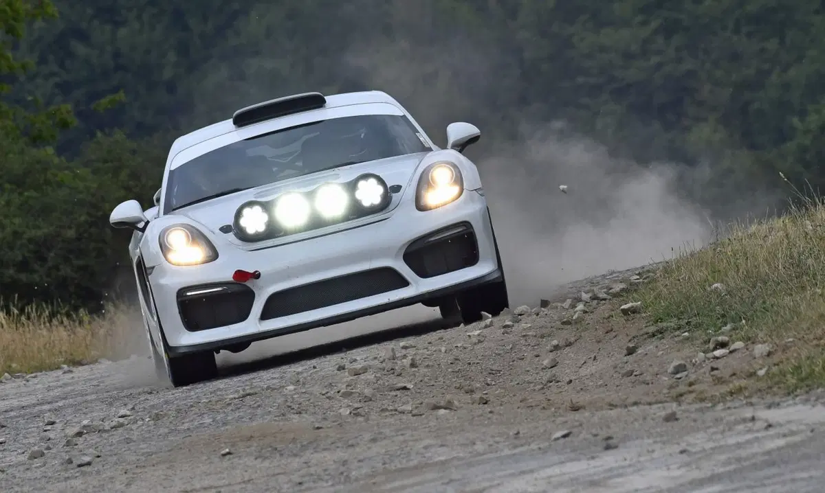 Porsche Cayman GT4 Clubsport Rally Concept, Cayman da rally (6)