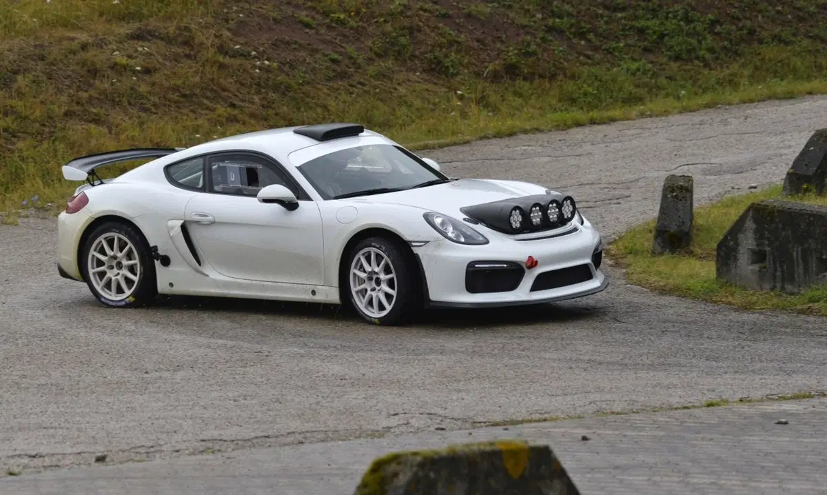 Porsche Cayman GT4 Clubsport Rally Concept, Cayman da rally (7)