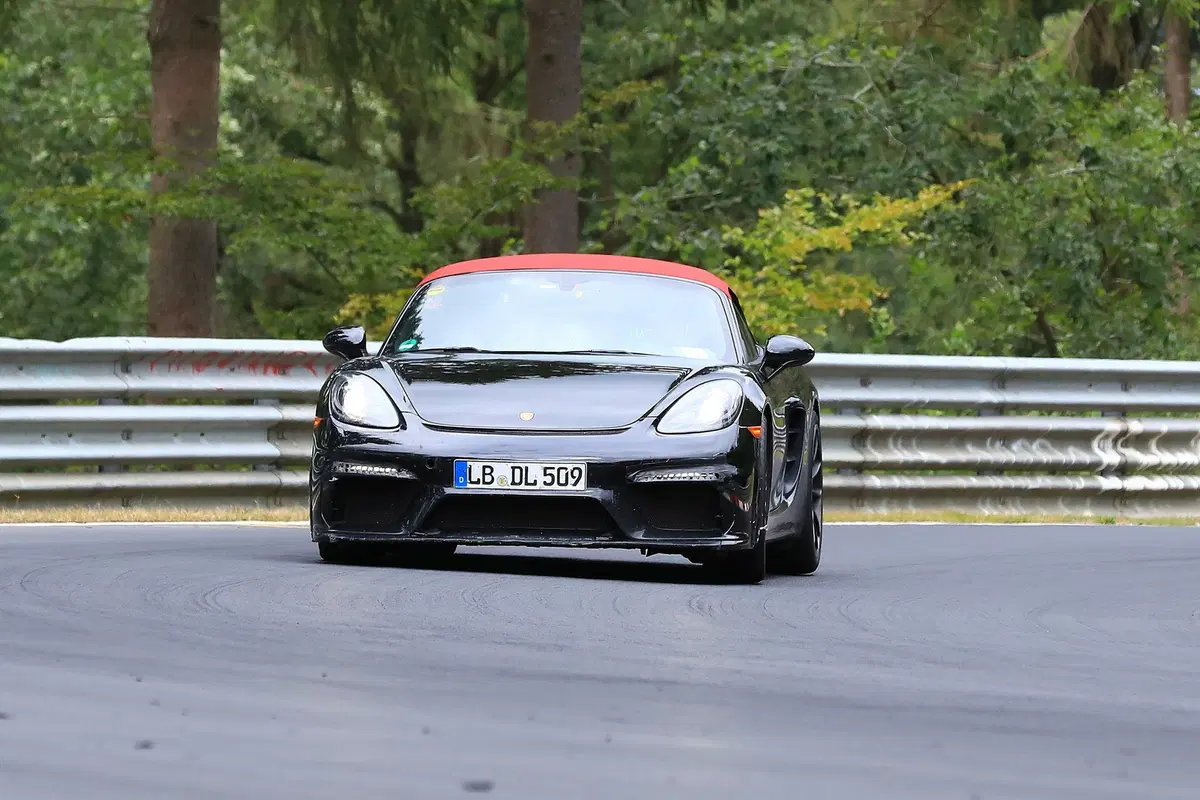 Porsche 718 Boxster Spyder, le foto spia al Nürburgring (4)
