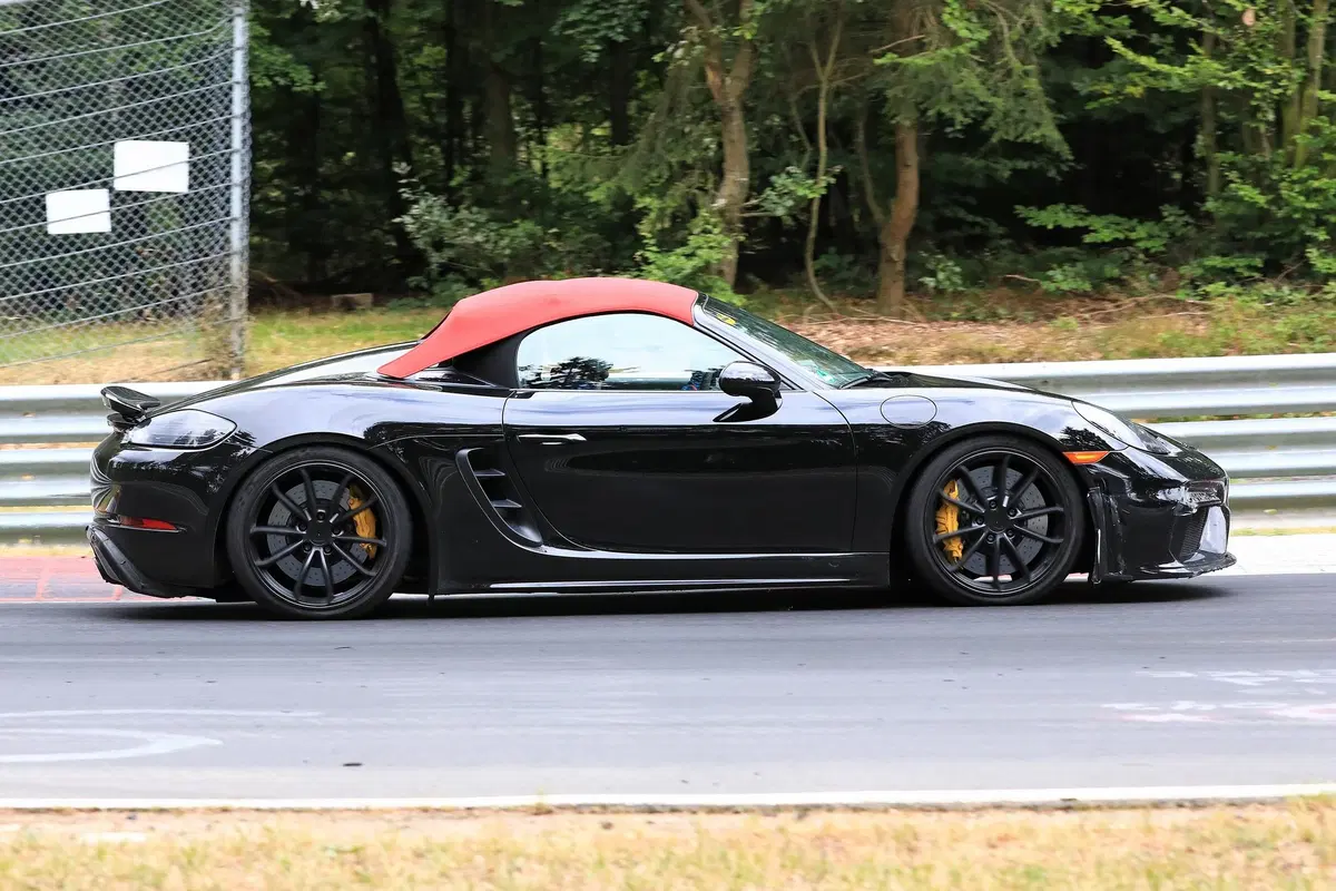 Porsche 718 Boxster Spyder, le foto spia al Nürburgring (2)