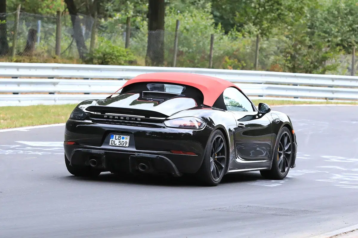 Porsche 718 Boxster Spyder, le foto spia al Nürburgring (6)