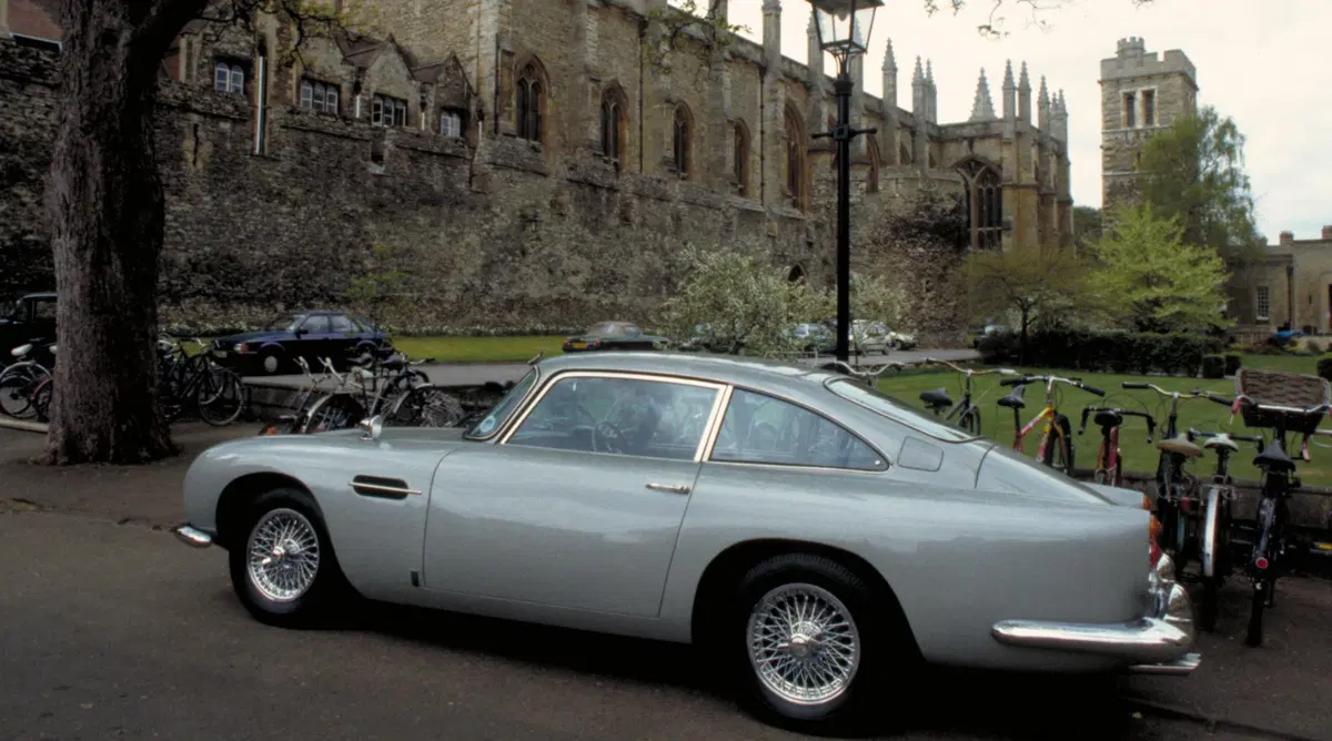 Aston Martin costruirà 25 DB5s 'Goldfinger' per 3,3 milioni di sterline (3)