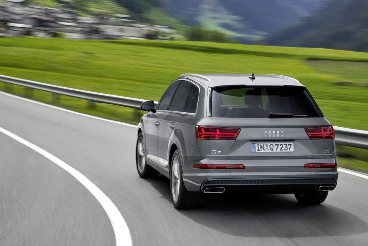 Audi Q7, arrivano i TDI 3.0 mild hybrid (10)