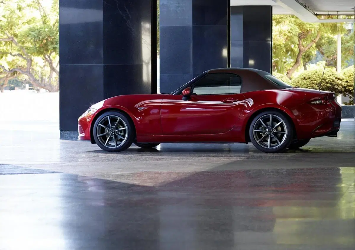Mazda MX-5. Restyling per Spider e RF