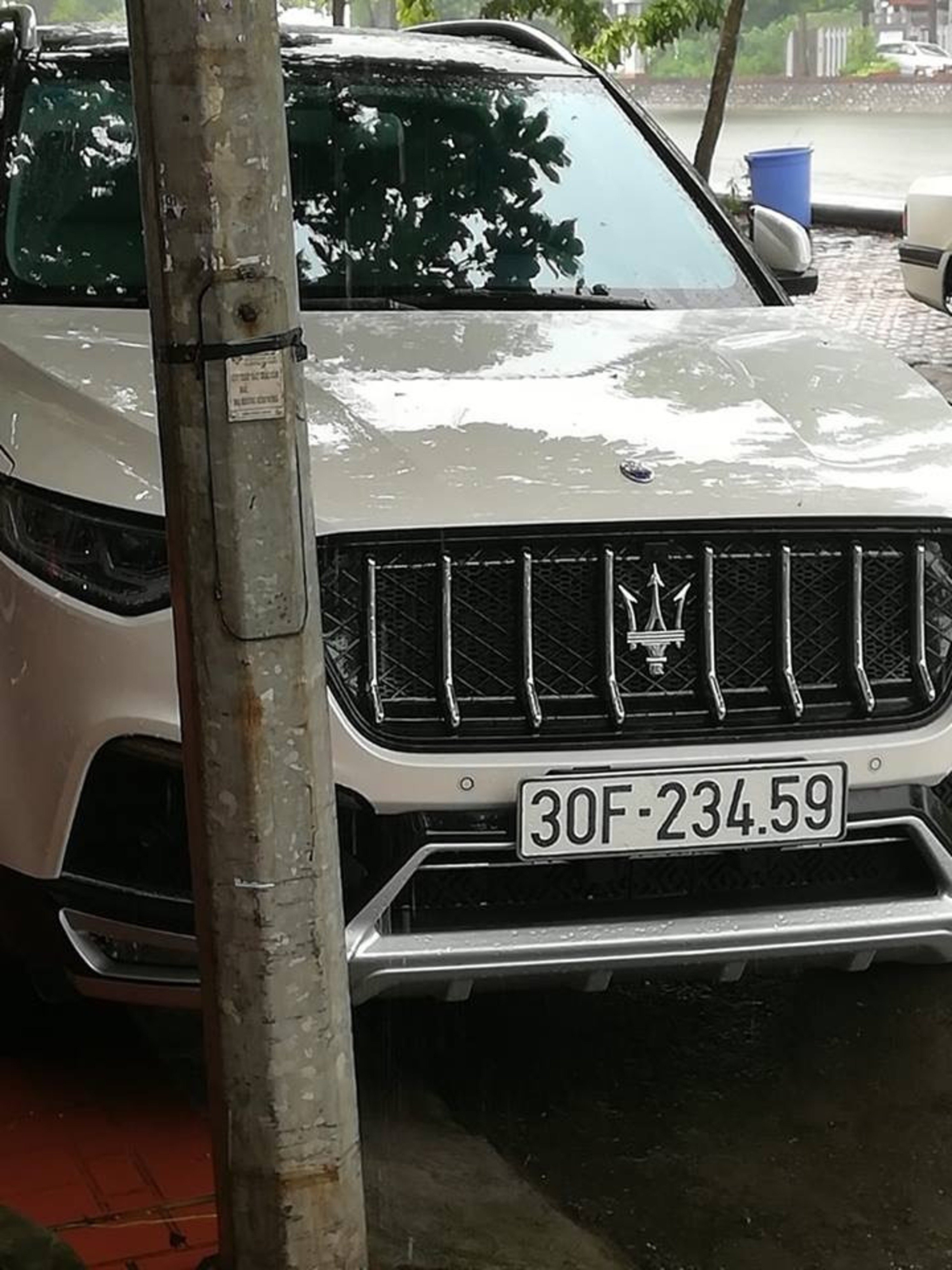 Maserati: lo strano SUV che si aggira ad Hanoi