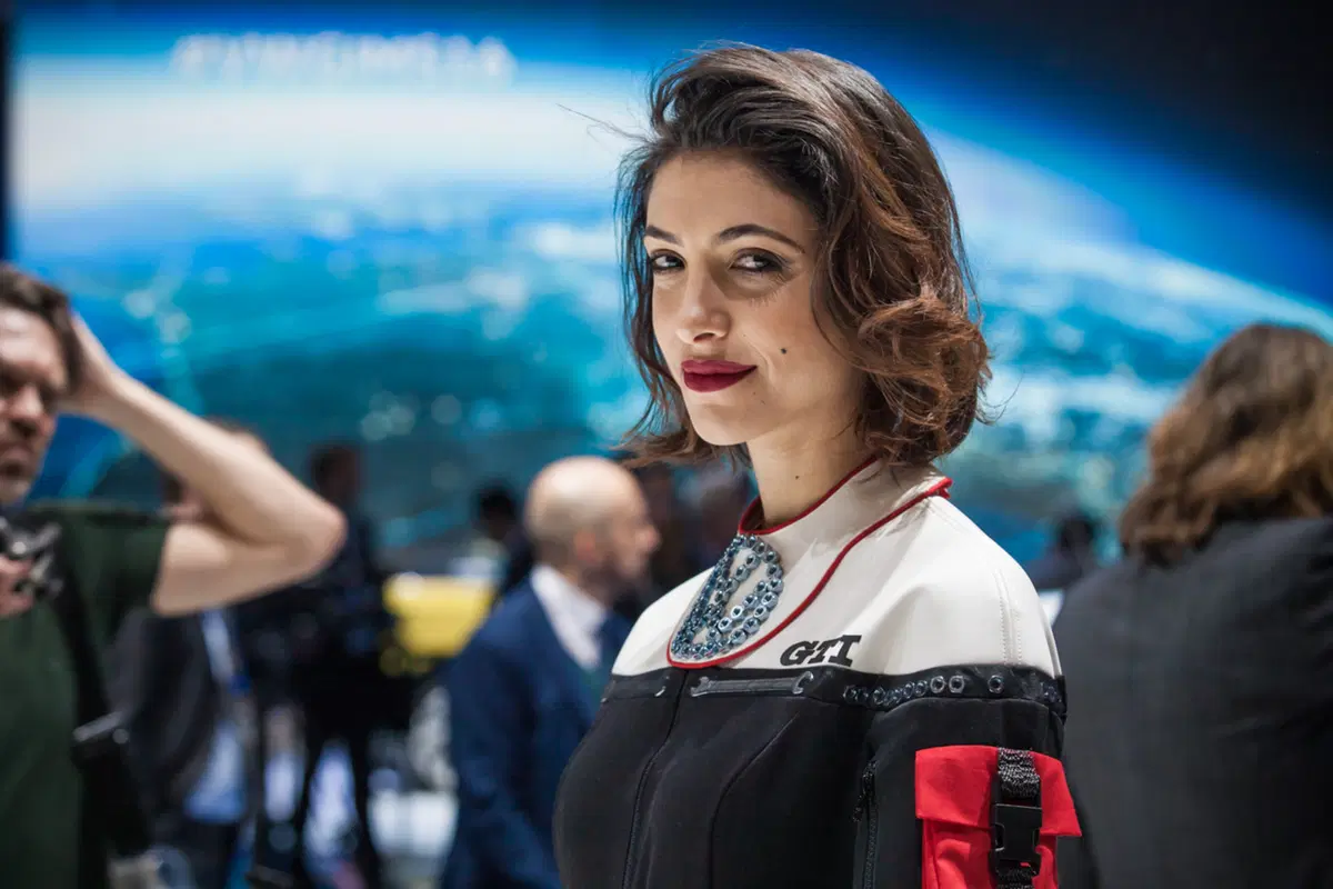 Salone di Ginevra 2016: le foto delle ragazze più belle (7)