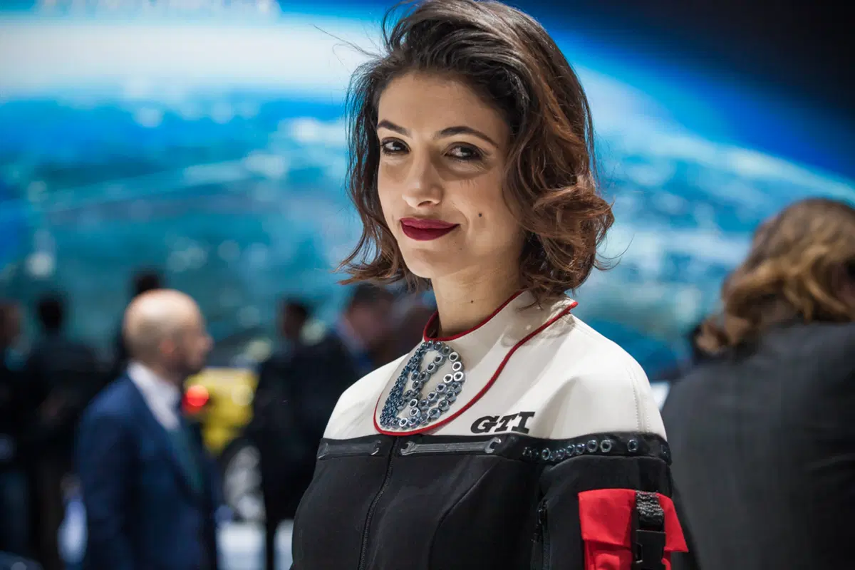 Salone di Ginevra 2016: le foto delle ragazze più belle (9)