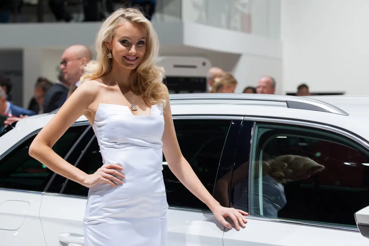 Salone di Ginevra 2016: le foto delle ragazze più belle (12)
