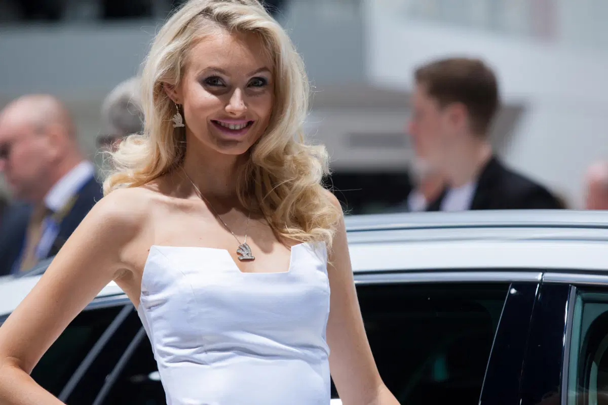 Salone di Ginevra 2016: le foto delle ragazze più belle (13)