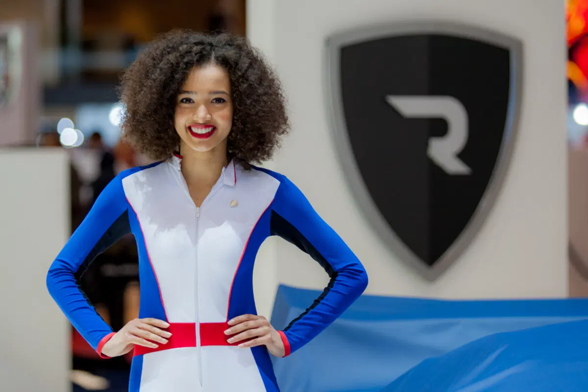 Salone di Ginevra 2016: le foto delle ragazze più belle (14)