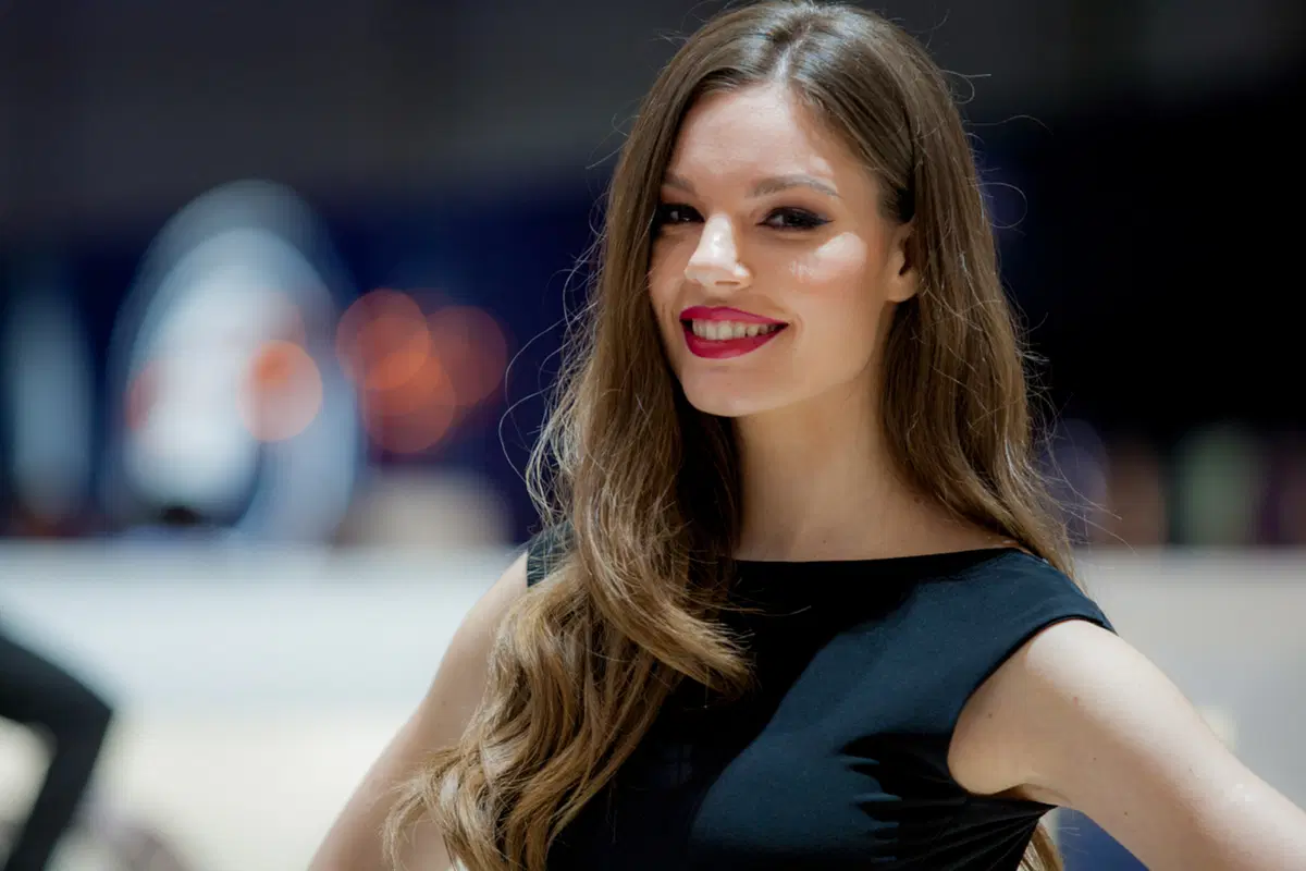 Salone di Ginevra 2016: le foto delle ragazze più belle (19)