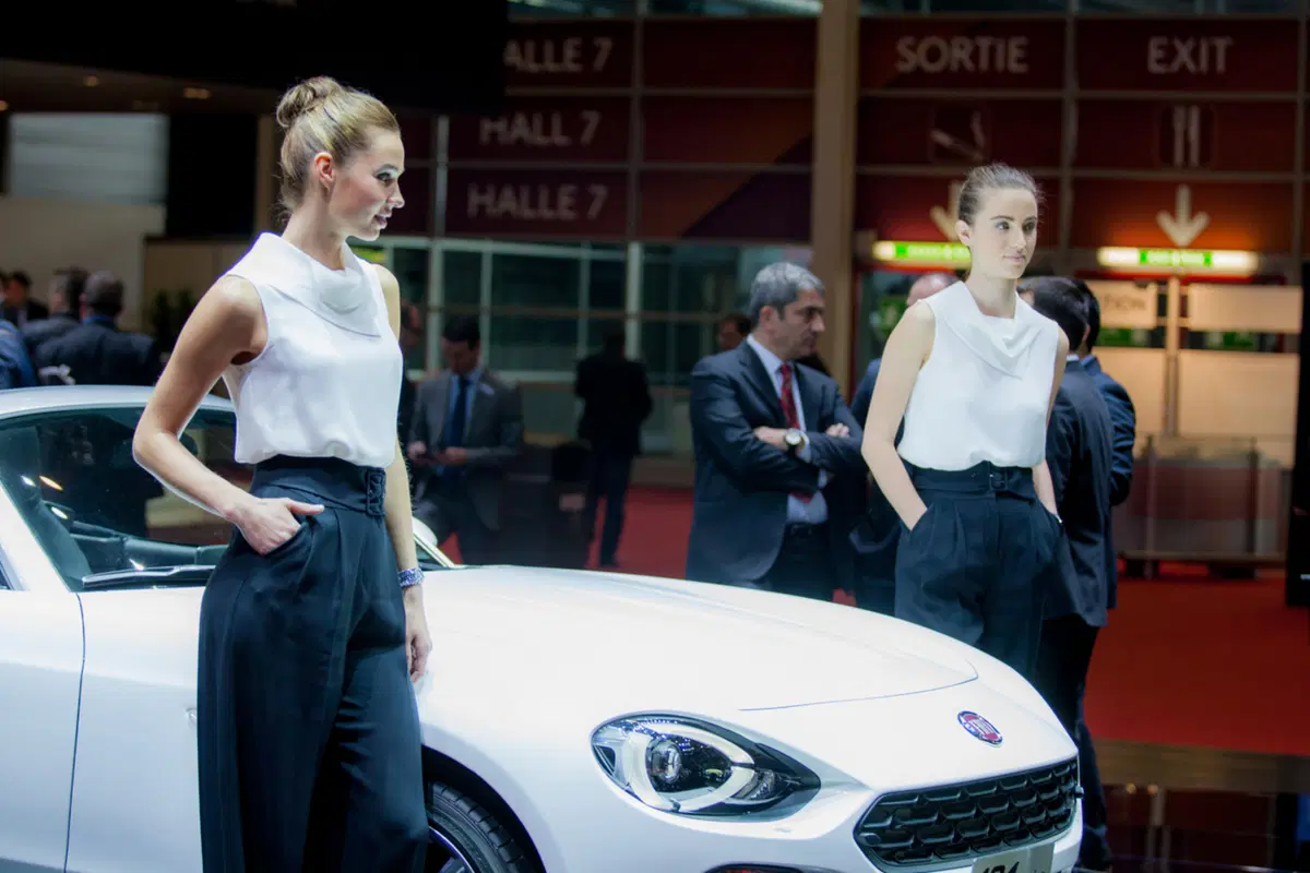 Salone di Ginevra 2016: le foto delle ragazze più belle (22)