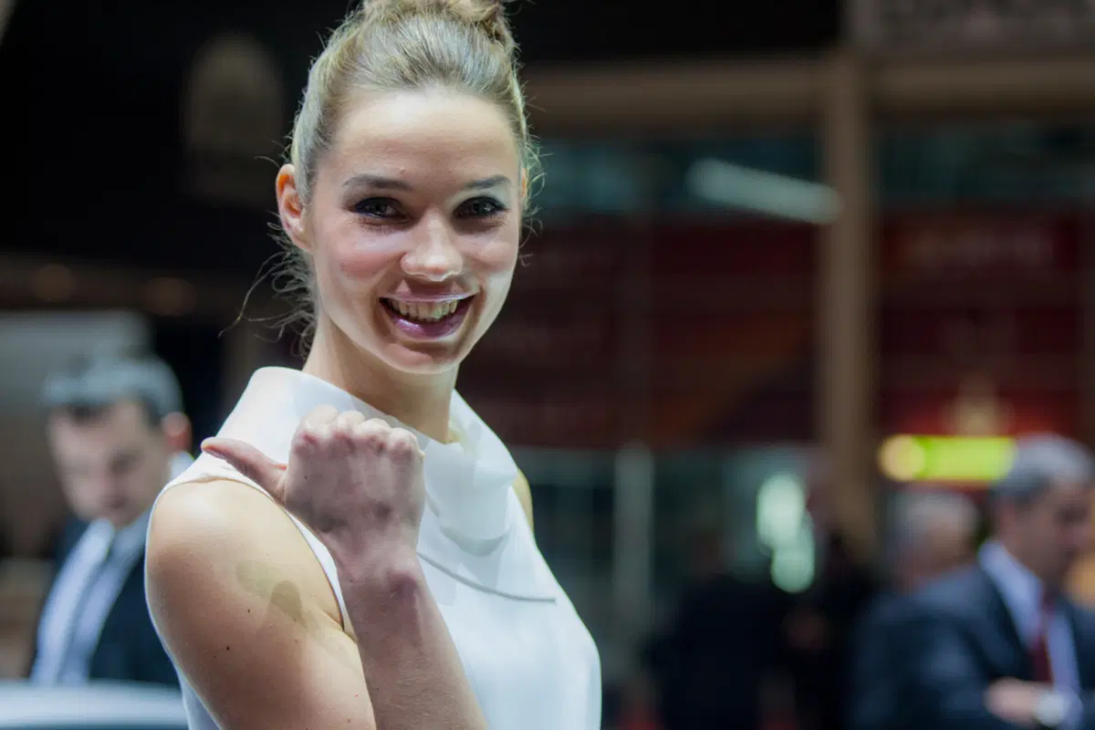 Salone di Ginevra 2016: le foto delle ragazze più belle (23)