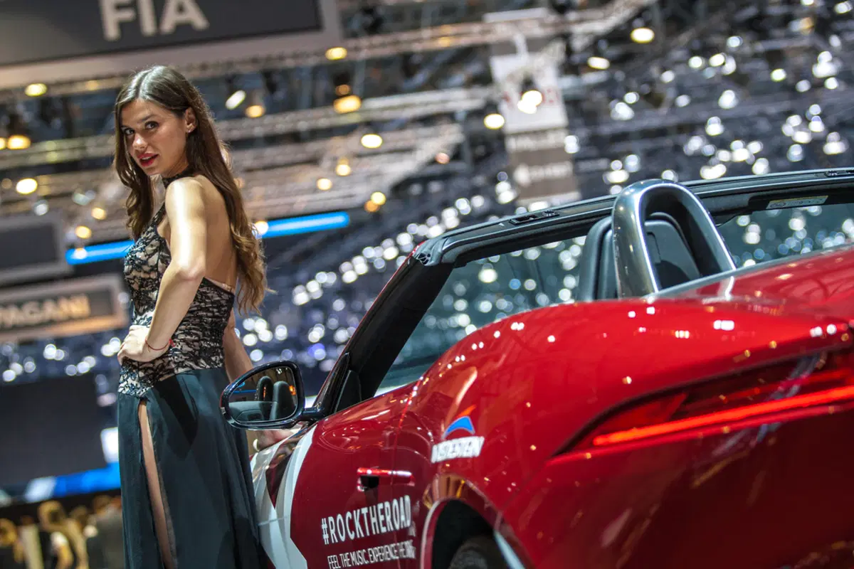 Salone di Ginevra 2016: le foto delle ragazze più belle (28)