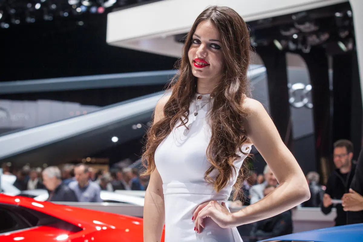 Salone di Ginevra 2016: le foto delle ragazze più belle (39)