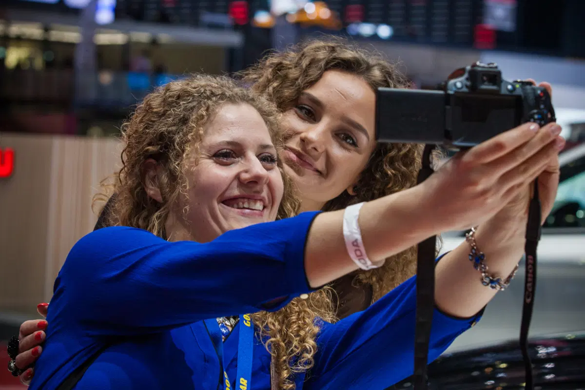 Salone di Ginevra 2016: le foto delle ragazze più belle (41)