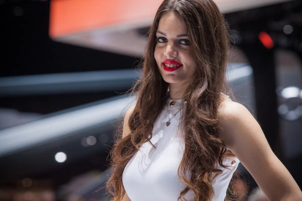 Salone di Ginevra 2016: le foto delle ragazze più belle (46)