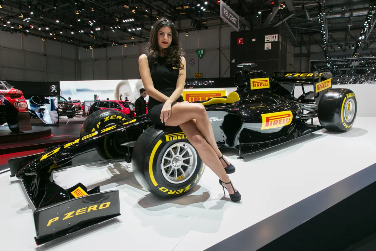 Salone di Ginevra 2016: le foto delle ragazze più belle (58)