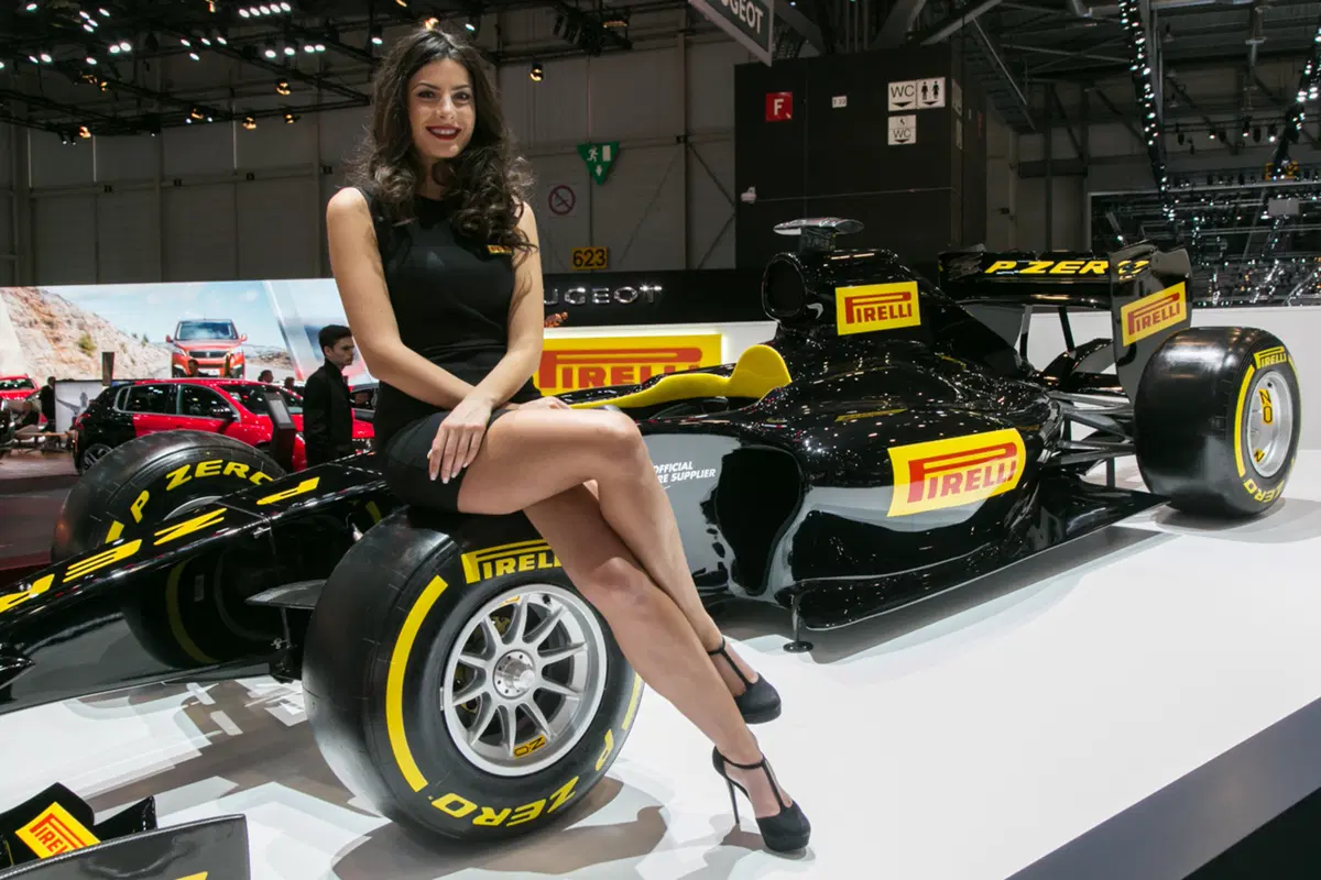 Salone di Ginevra 2016: le foto delle ragazze più belle (59)