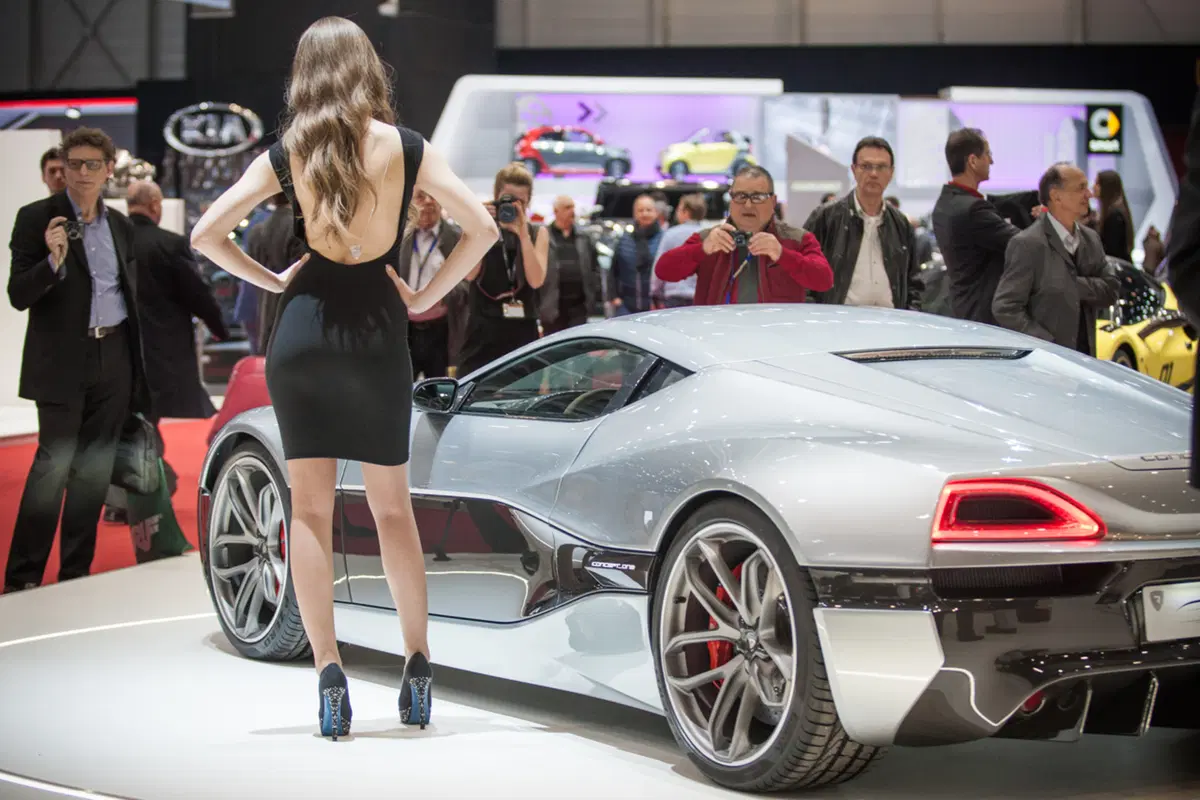 Salone di Ginevra 2016: le foto delle ragazze più belle (64)
