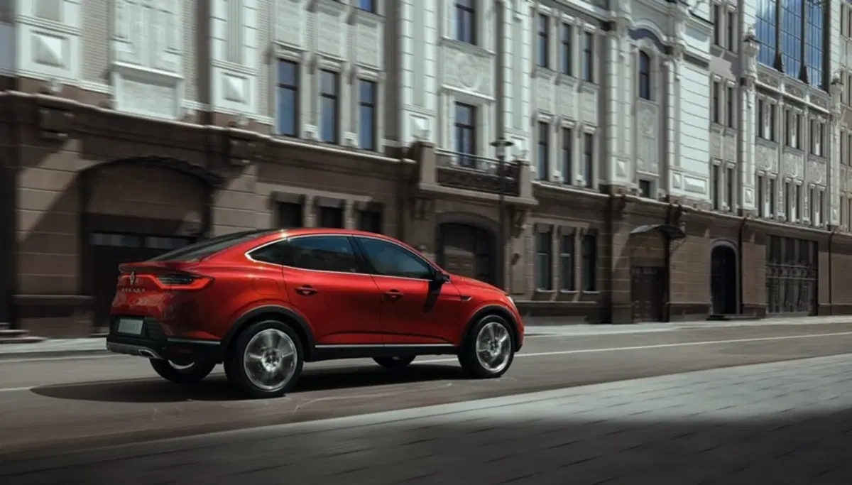 Renault Arkana, svelato il nuovo C-SUV della Losanga (6)
