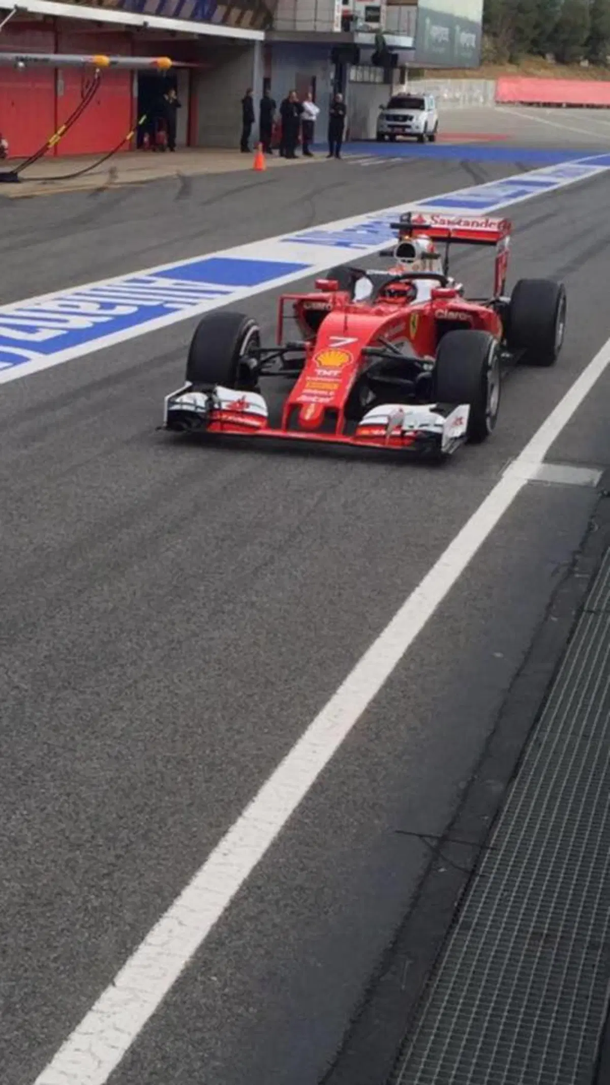 Formula 1, la Ferrari porta l'halo al debutto (2)