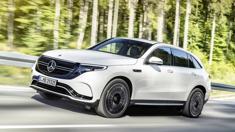 Mercedes EQC, l'elettrica della Stella svelata a Stoccolma [Video]