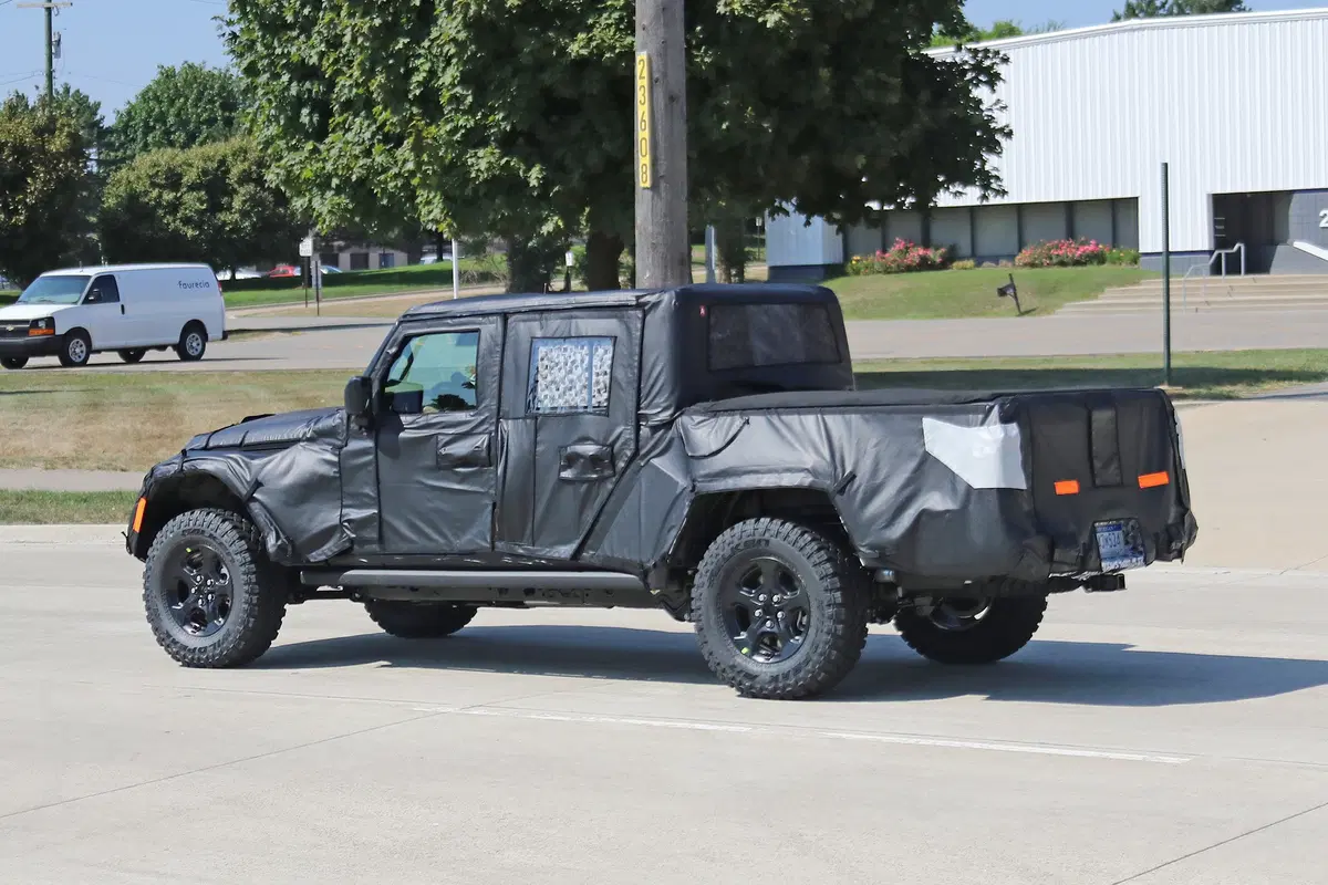 Jeep Scrambler, le foto spia  (2)