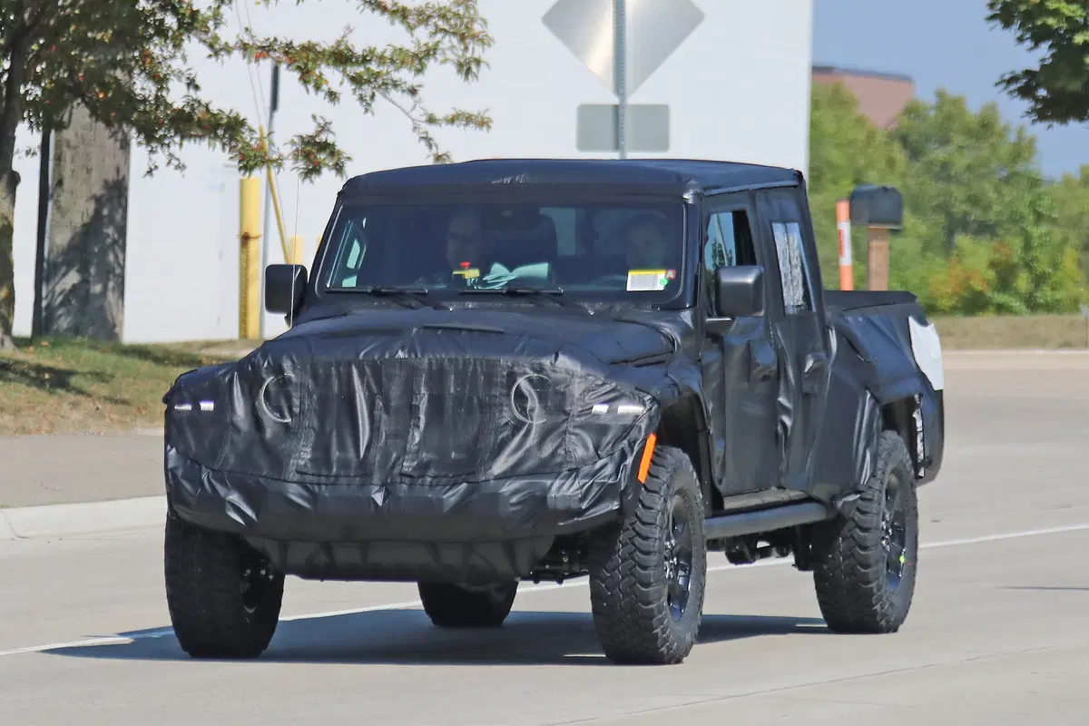 Jeep Scrambler, le foto spia  (3)